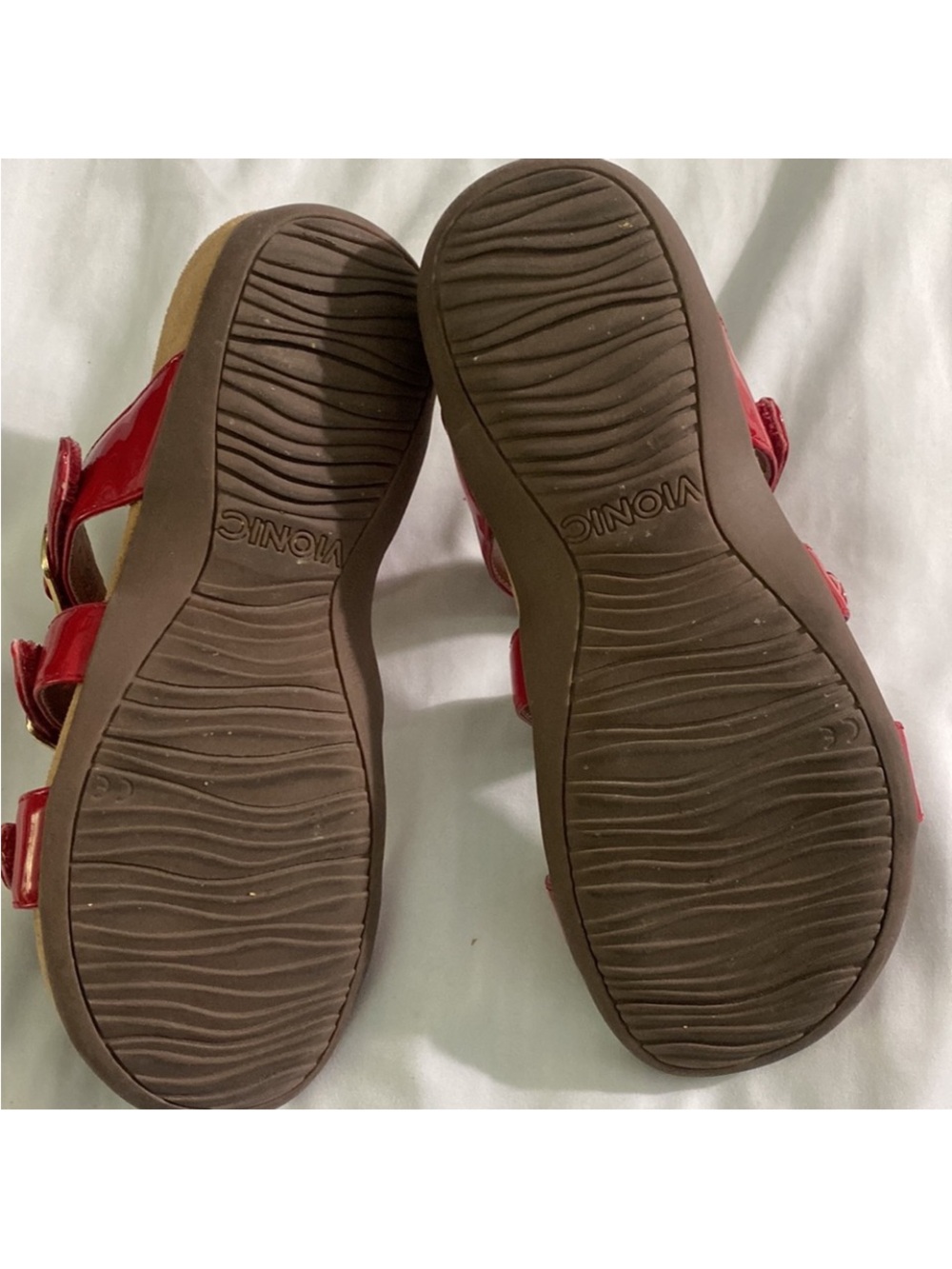 Vionic Patriotic Red Patent Triple Strap Sandals 37 HTF NWOT - Picture 3 of 6